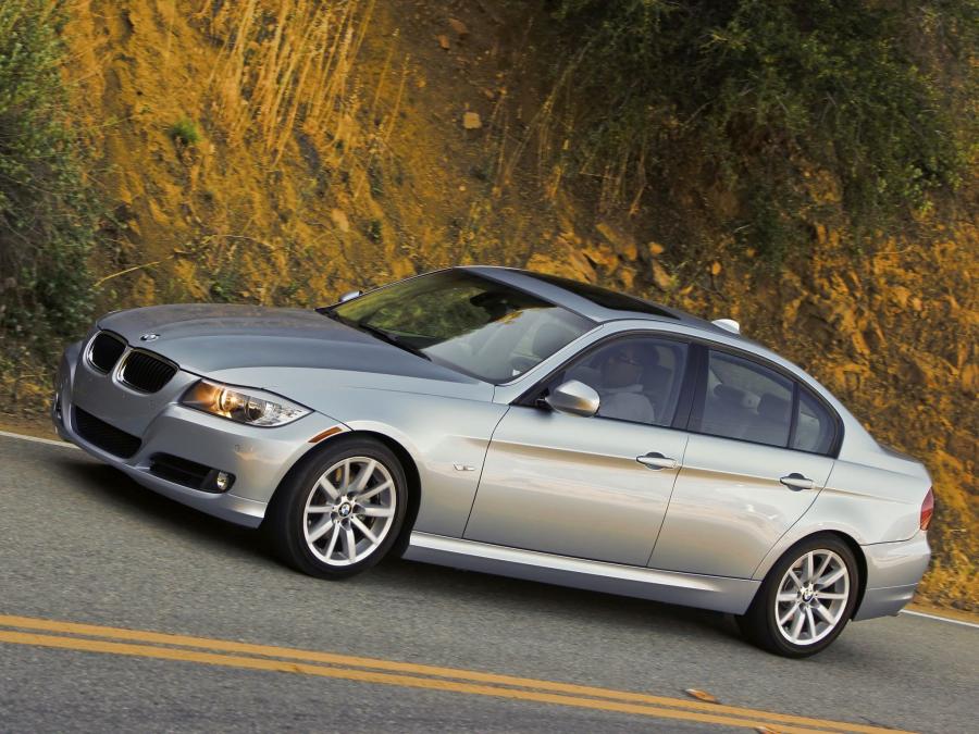  BMW 328i Sedan 2009 года  (US) (фото 2 из 8)